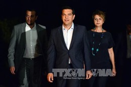 Cựu Thủ tướng Hy Lạp Tsipras và đối thủ tôn trọng cam kết cứu trợ